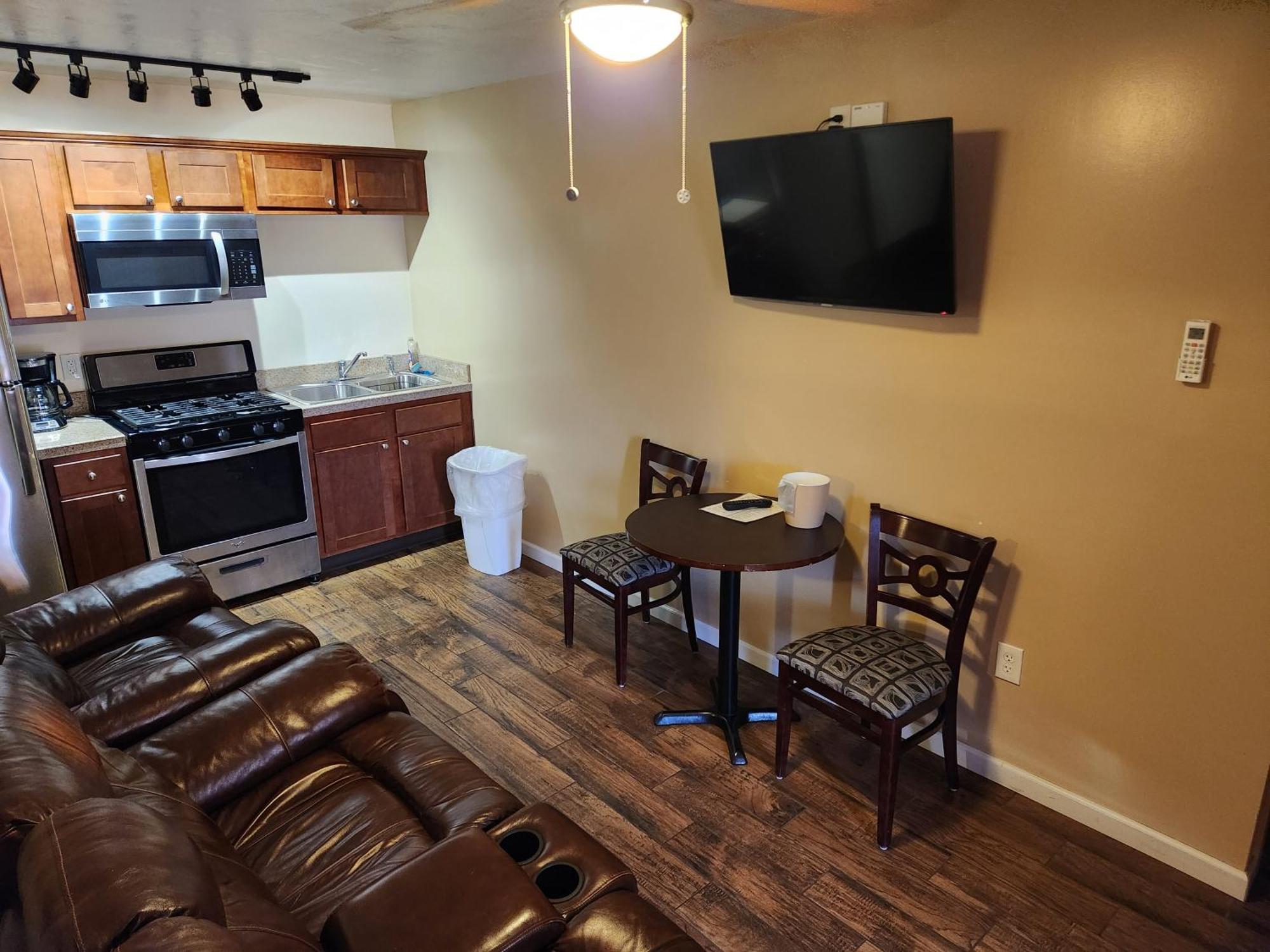 Jefferson Hills Motel Clairton Екстериор снимка