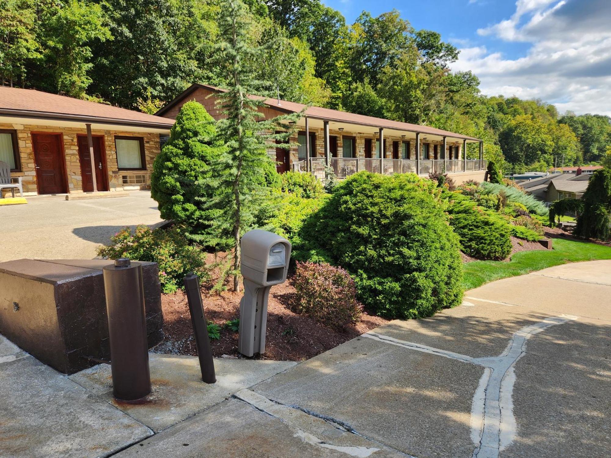 Jefferson Hills Motel Clairton Екстериор снимка